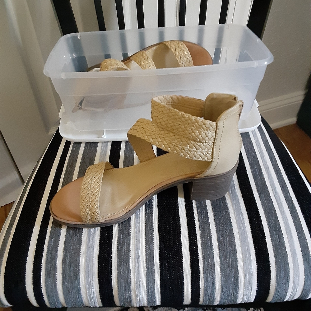 Sandals - Picture 2 of 4